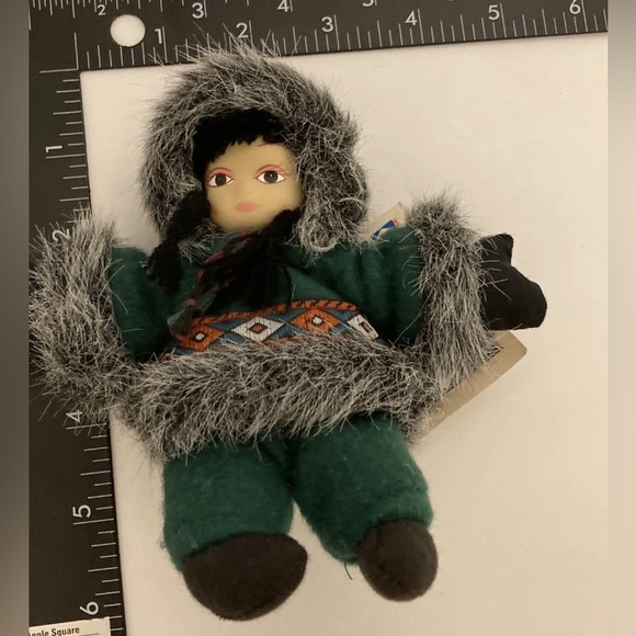Eskimo Sandbag doll Arctic Kids hand painted porcelain face with tag - Picture 3 of 7